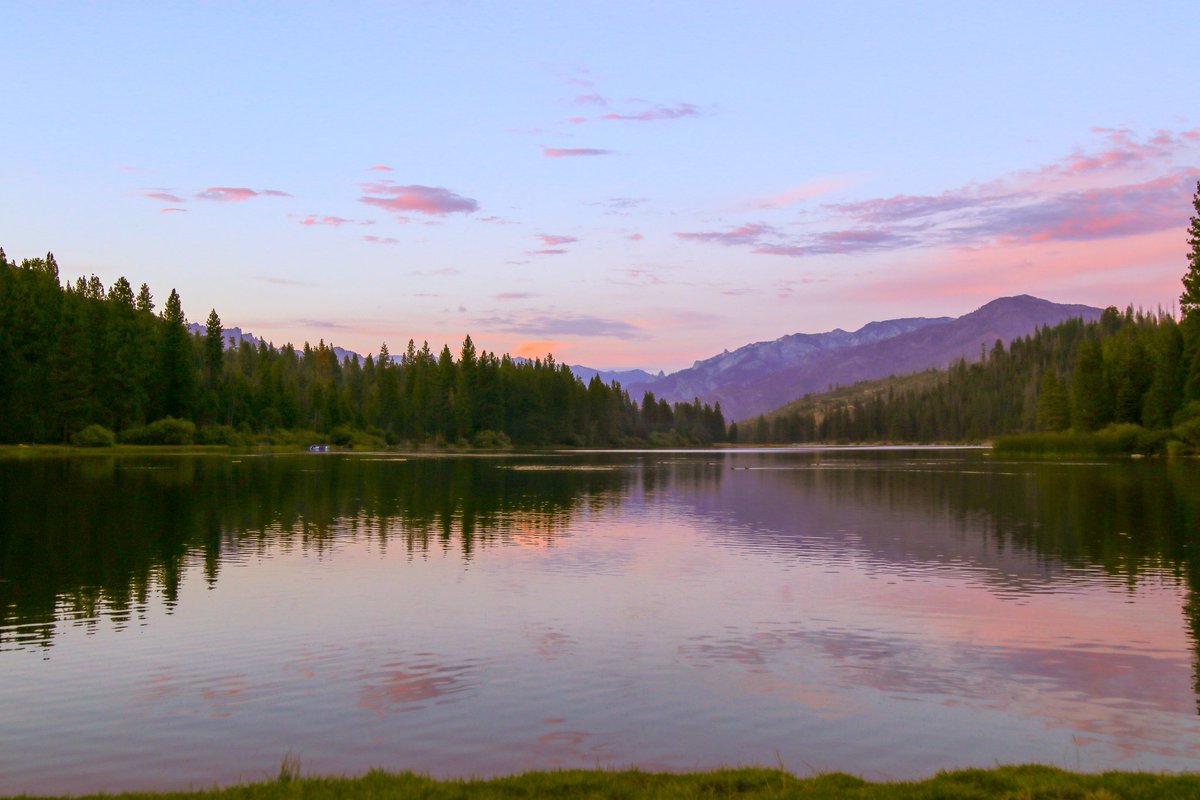 tedfletcher's tweet photo. Looking back to summer @humelake because, why not?
~~~~~~~~~~~~~~~~~~
#teamcanon #summer #sunset #dusk #stars #humelake #travelmagazine #westernstates #sunsetmagazine #getoutdoors #outside #canonphotography https://t.co/8dGngkLMxr