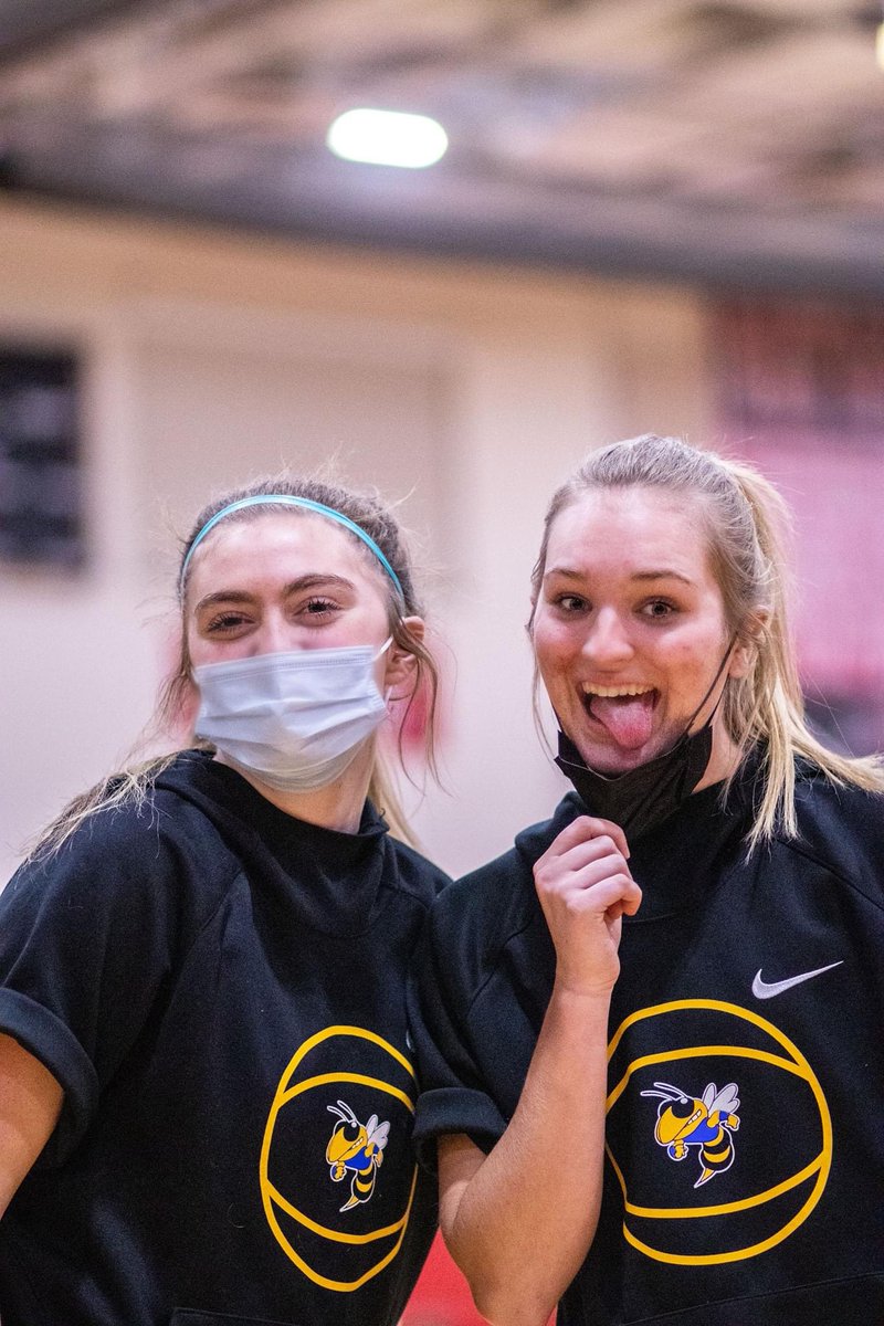 Game face on for game day! @LadyBulldogsGBB JV 5:15 V 7:00 Watch the livestream tonight youtube.com/channel/UCLF4B…