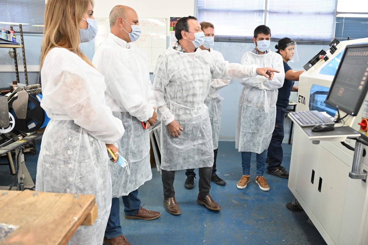 CIIECCA's tweet photo. Hoy recibimos al Ministro de Ciencia y Tecnología @poldc junto a miembros del equipo de @mincytcordoba
Trabajaremos en proyectos asociativos para expandir los servicios tecnológicos de nuestro Centro SMT y de #LECyS, Laboratorio de Ensayos en CE y SE 🤝 https://t.co/EBr4VblMBP