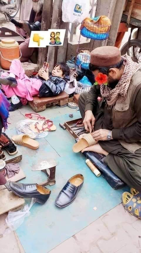 باپ موچی ھی کیوں نہ ھو زندہ ھو تو اولاد شہزادوں والی زندگی گزارتی ھے 
اللّٰہ سب کے والدین کو سلامت رکھے.❤