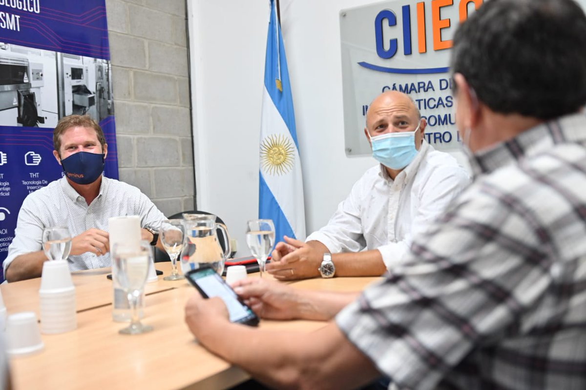 CIIECCA's tweet photo. Hoy recibimos al Ministro de Ciencia y Tecnología @poldc junto a miembros del equipo de @mincytcordoba
Trabajaremos en proyectos asociativos para expandir los servicios tecnológicos de nuestro Centro SMT y de #LECyS, Laboratorio de Ensayos en CE y SE 🤝 https://t.co/EBr4VblMBP