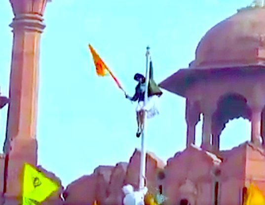 BhagwaIndian's tweet photo. Where are all the F***ing Punjabi Actors, Singers and Famous Icons who were supporting Farmer's Protest. Today your Religon has not only Insulted Indian Flag but Every Indian. You all are S**t

#kisanandolan #sikh #khalistan #Khalsa #ShameOnTractorRally https://t.co/xUoyUyQllM