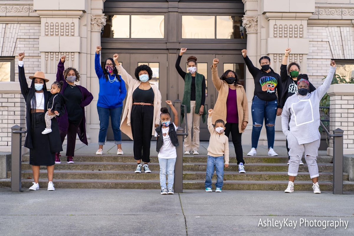 Black Future Co-op Fund (@blackfuturewa) on Twitter photo Angela Jones, @CEOARJ, gathers with the Snohomish County Black Women donning their "chucks and pearls” in honor of <a href="/VP/">Vice President JD Vance</a> Kamala Harris’ swearing-in. Photos taken by <a href="/smithashleykay/">Ashley Kay Smith</a>. Angela Jones, @CEOARJ, gathers with the Snohomish County Black Women donning their "chucks and pearls” in honor of <a href="/VP/">Vice President JD Vance</a> Kamala Harris’ swearing-in. Photos taken by <a href="/smithashleykay/">Ashley Kay Smith</a>.