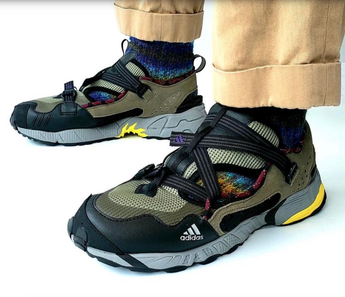 3/ FUNCTIONTake the footwear.Brands like Adidas, Hoka, and Salomon are hallmarks for good technology, showing the versatility of their shoes.Whereas Clearweather focuses on function AND form, something that appeals to trail runners and sneakerheads alike.Brilliant.