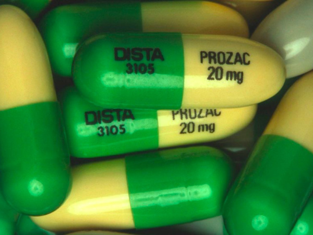 8/15. Members of the  #BobWongLab have been investigating behavioural impacts of wildlife exposure to fluoxetine (marketed as Prozac), one of the 's most commonly prescribed antidepressants and an environmental contaminant detected in surface waters everywhere.  #AnimBehav2021