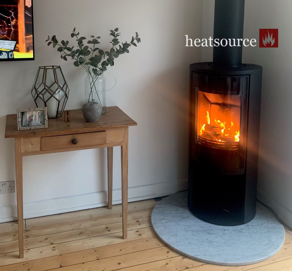 heatsourcerer's tweet image. #stove #inspiration #rutland - We love to receive pictures from our customers once all is back in place. This Contura stoves 510G style is one we got this weekend and is the perfect example of scandi style and cosiness #hygge #hyggehome 🔥