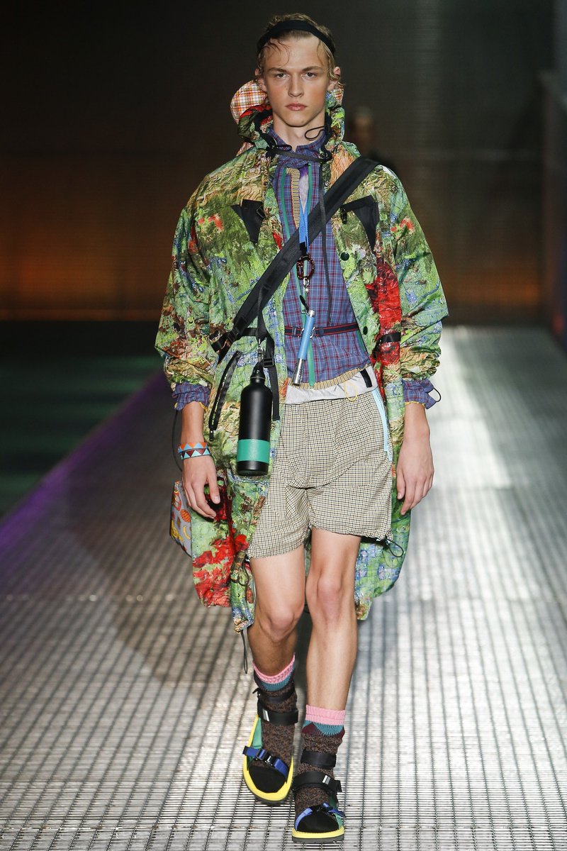 2/ High fashion (per-usual) will overdose its take on Gorpcore at runway shows (e.g. like what we saw with oversized hoodies and chunky sneakers). We’ve already seen this happen with brands like Balenciaga and Givenchy. More on the way.