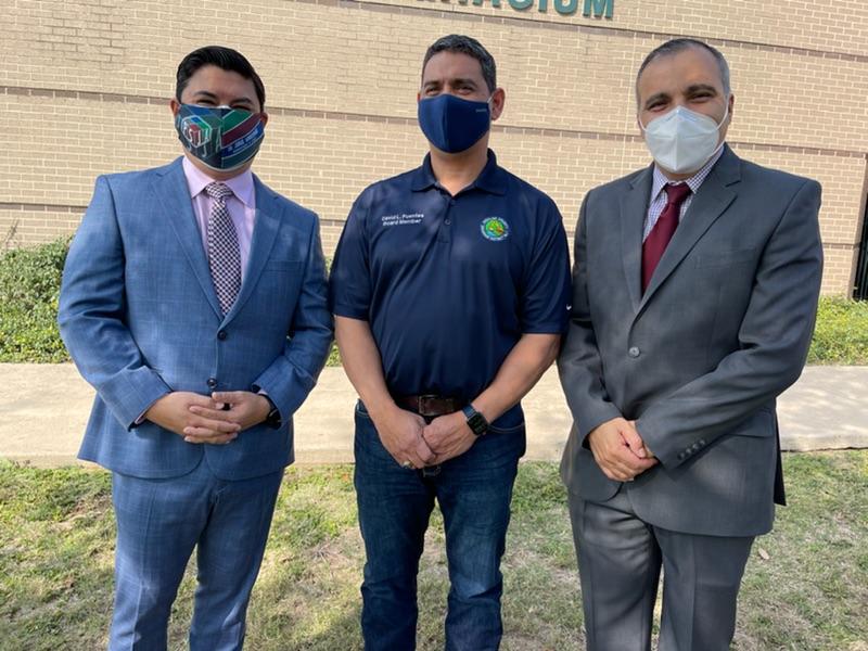 Spreading #Actsofkindness by partnering with <a href="/Donna_ISD/">Donna ISD</a> and @HidalgoCounty to provide vaccine to our communities! Thank you <a href="/MemorialPsja/">PSJA_Memorial</a> <a href="/DrRowdyRVela/">Dr. Rowdy R. Vela</a> #SupeSuperProud #sharedresponsibility