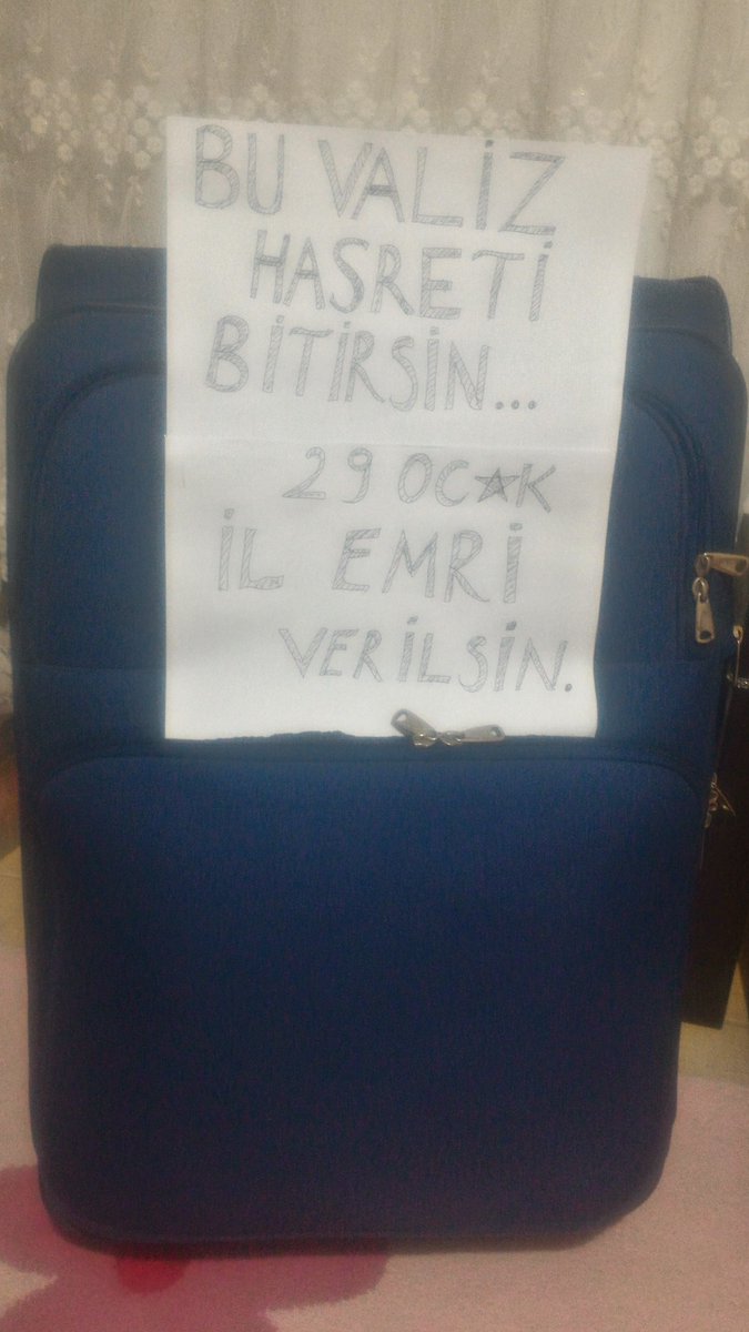 Cumagelsin İlemri
Bu valiz bile yeter artık azad et beni diyor bakanım bu meslektaşların sesini duyun İL EMRİ şart
<a href="/ziyaselcuk/">Ziya Selçuk</a> <a href="/safran1958/">Mustafa SAFRAN</a> <a href="/omerinan06/">Ömer İNAN</a> @demiiryakup <a href="/adnanboyaci/">Adnan BOYACI</a>