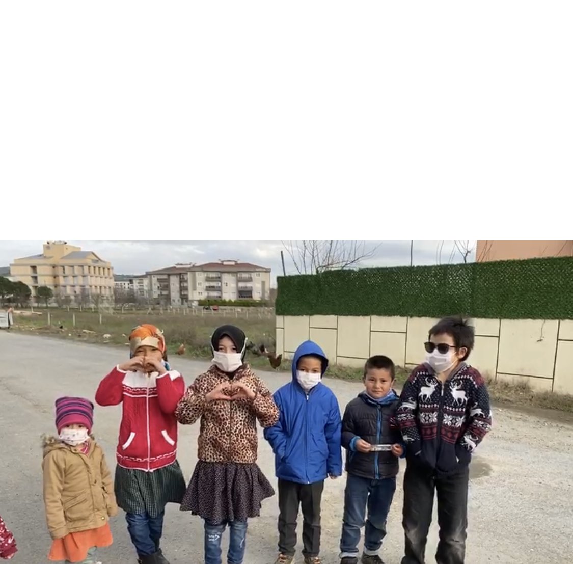 infaktabirlik's tweet photo. Silivri İlçe Başkanımız Ashima Hanım ve İnfak Gönüllüsü arkadaşları Silivri ilçemizdeki ihtiyaç sahibi insanlarımıza infakta bulunmaya devam ettiler. Çalışmalarımız kış boyunca devam edecek. Destek sağlayan yüce gönüllü dostlarımıza teşekkürü bir borç biliriz. https://t.co/7I82v0vWwx
