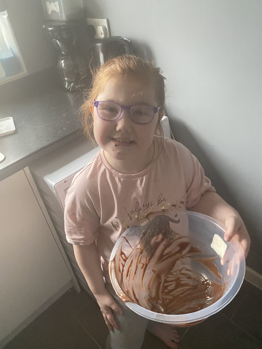 AshbrookEmily's tweet photo. Cooking today with my monkeys ❤️❤️ https://t.co/3WtZAu7ca5