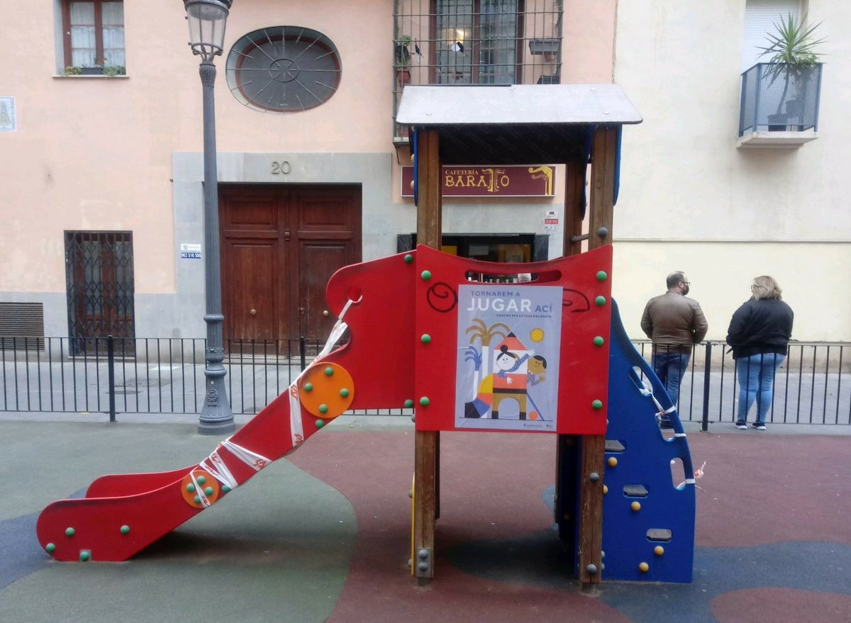joanribo's tweet photo. 🔜 Prompte els jocs infantils 🎠 dels nostres parcs i jardins tornaran a omplir-se de xiquets i xiquetes. Amb esta campanya, #València vol agrair la responsabilitat i la paciència dels xicotets herois i heroïnes 👧🏽 que ens estan donant un exemple per superar la pandèmia #COVID19 https://t.co/qbU1bGr6GB