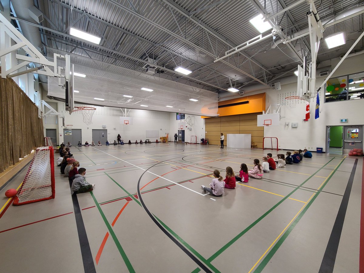 12ElbowPark's tweet photo. We used all of our senses to solve the mystery behind the trifold. @ElbowParkSchool https://t.co/2uTbZQiQ28