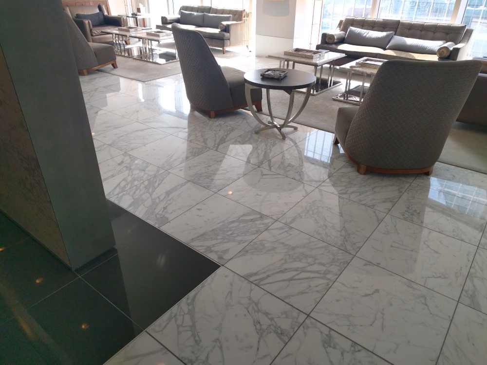 GuavaQuartz's tweet photo. Italian Statuario walls &amp; floors highlighted by black basalt tiles.  A beautiful project by Bordt Stone and Tile #GuavaQuartz  #InteriorDesign  #InteriorIdeas  #Flooring https://t.co/lgMzt1JZTL
