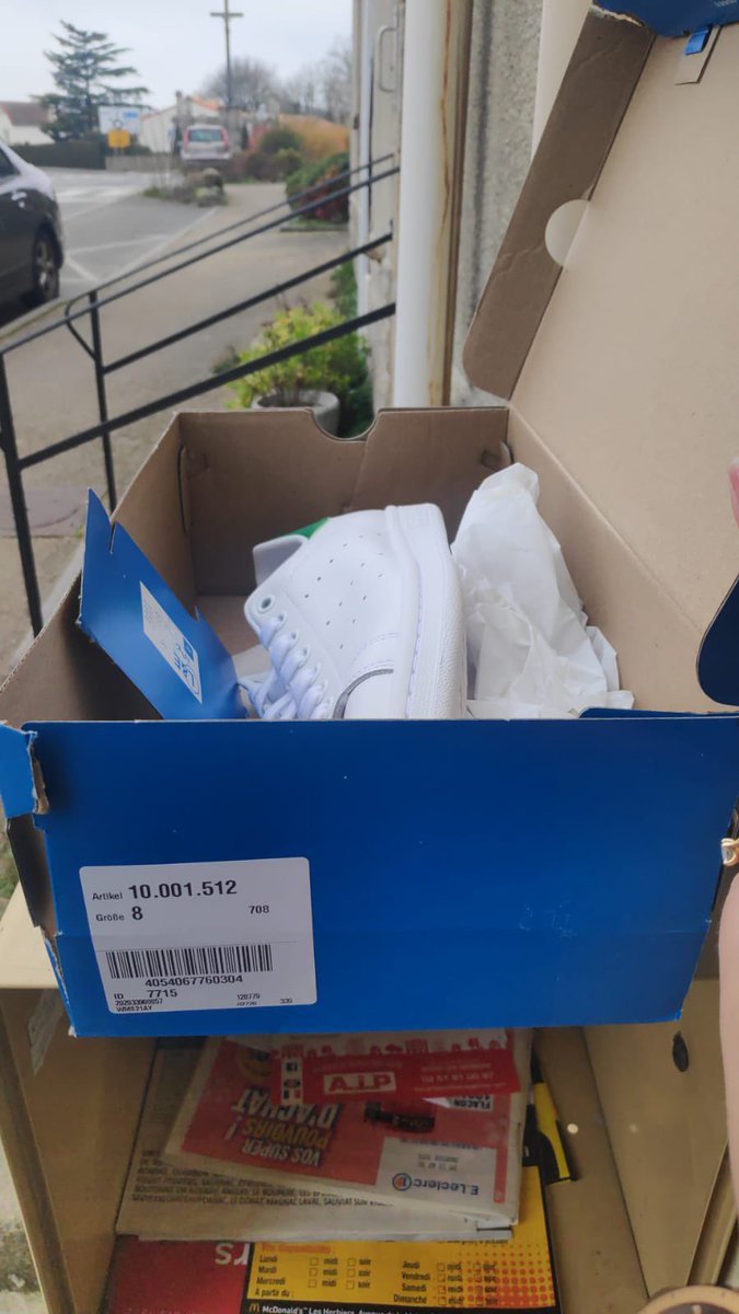 JH00717's tweet photo. @Dealabs Trop cool vos deals ! 
Achetez pas chère ne recevez que la moitié ! #dealabs #adidas #aboutyou @ABOUTYOUDE https://t.co/cu6nowAeAE