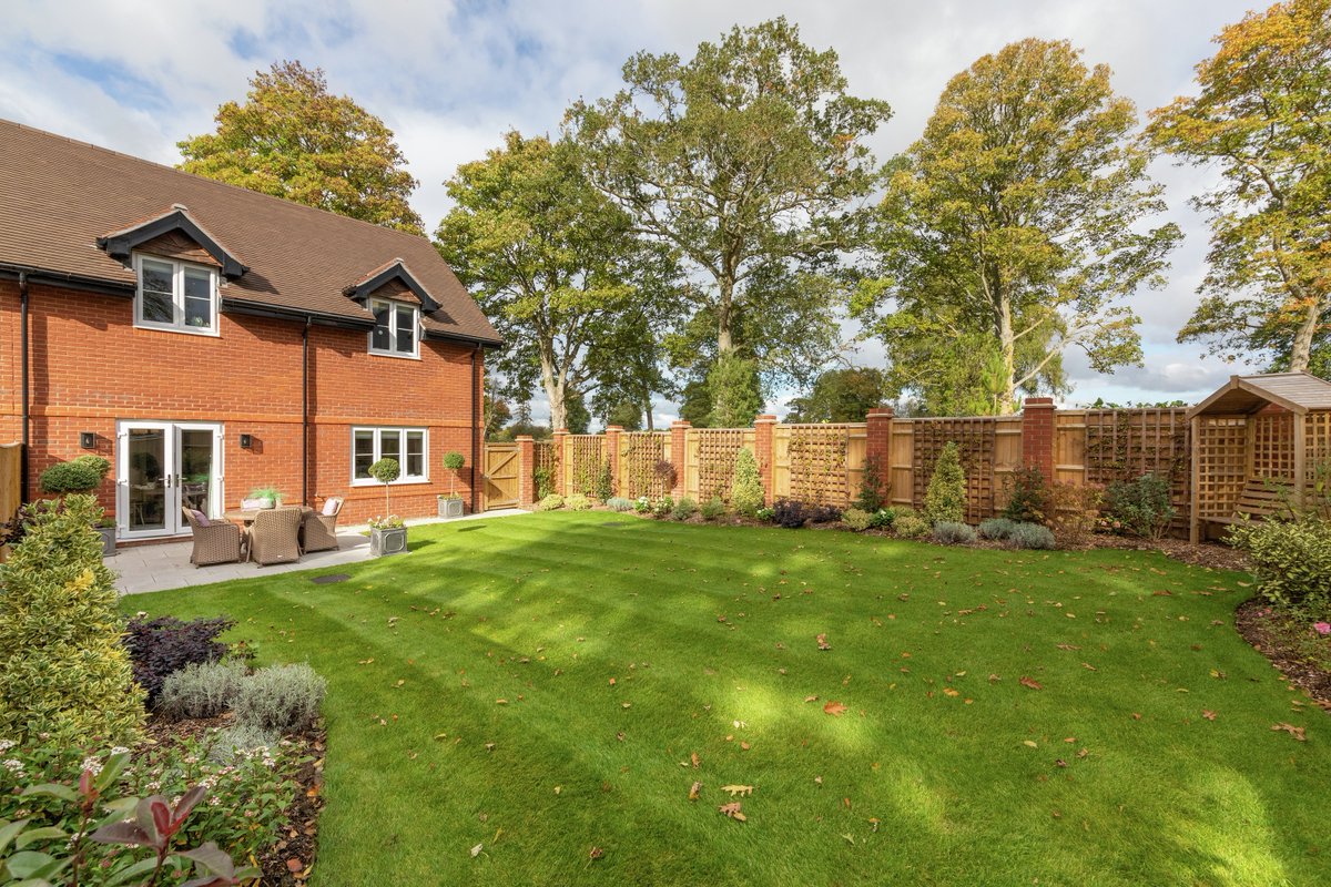 You could save thousands on a selection of our stylish 3-bedroom homes at Parklands Manor in #Oxfordshire, thanks to the Government’s #StampDuty Holiday. Don’t miss out on the deadline and call our team to find out more. #newhome #dreamhome #property bit.ly/3oehyHS