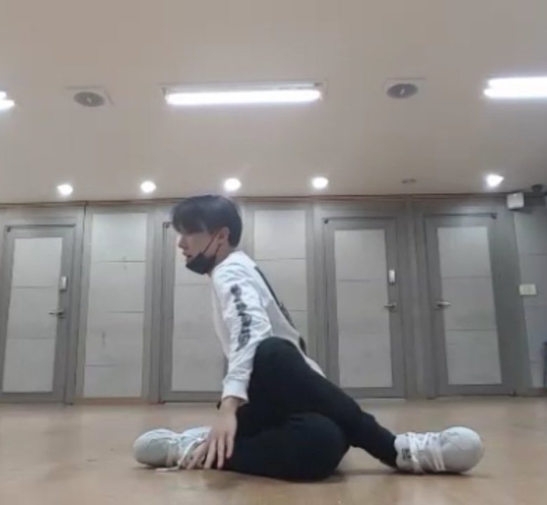 hoseok’s flexible body; an incredible thread