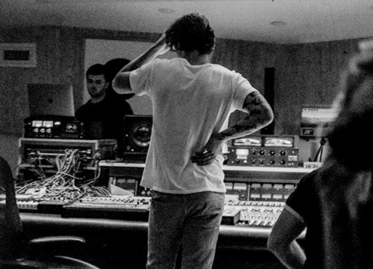 thestylesfandom's tweet photo. Harry styles working on music https://t.co/MQcPGUbe9c