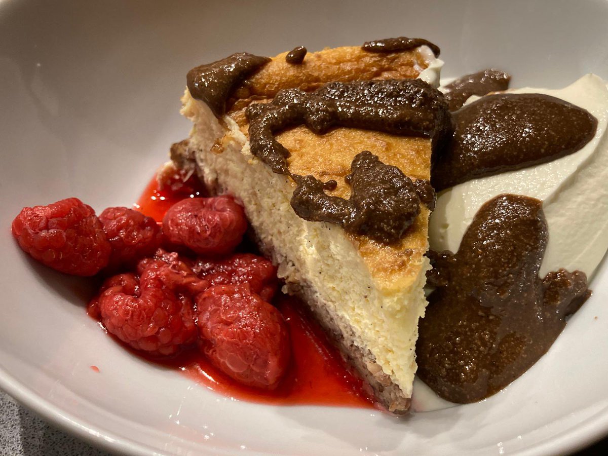 _Losing_It_JM's tweet photo. Sunday night’s tea. Roast chicken and roast veg. Followed by vanilla baked cheese cake, a few raspberries, creme fraiche and drizzled with our ‘Notella’. 
All low carb and the dessert was sugar free!
Both the ‘Notella’ and cheesecake are in our book ‘Lost it and loving it”. https://t.co/iYKRcNpMJw
