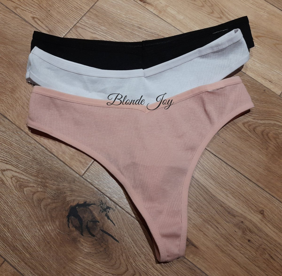JoyBlonde's tweet photo. 💦USED PANTIES!💦

Lose yourself in my smell and taste 🤤 I'm based in the UK and ready to make your panty dreams come true 😘 

Just £20/$26 for 24hrs wear, always played in and deliciously smelly 💋

#usedpanties #dirtypanties #fetish @pantypay @pantysellersuk https://t.co/nwVFbP75rW