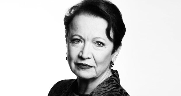 MinKultury's tweet photo. Zemřela Hana Maciuchová. Skvělá herečka, diváky milovaná a obdivovaná. Dáma. Je nám to moc líto. Odpočívejte v pokoji, paní Hano. https://t.co/3z0v37khhC