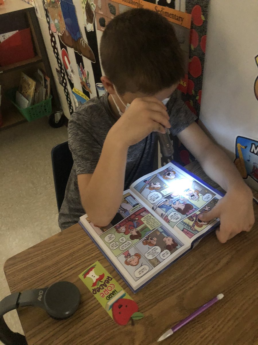PMEMrsCassilly's tweet photo. Flashlight reading was a fun way for our Pelicans to soar with reading on our second day of Literacy Week! These bright readers are reading for double reading counts points all week!!!@pmepelicans #brightreaders #flashlightreadingfun! #inlightofdifferences https://t.co/kTUfbSoZUk