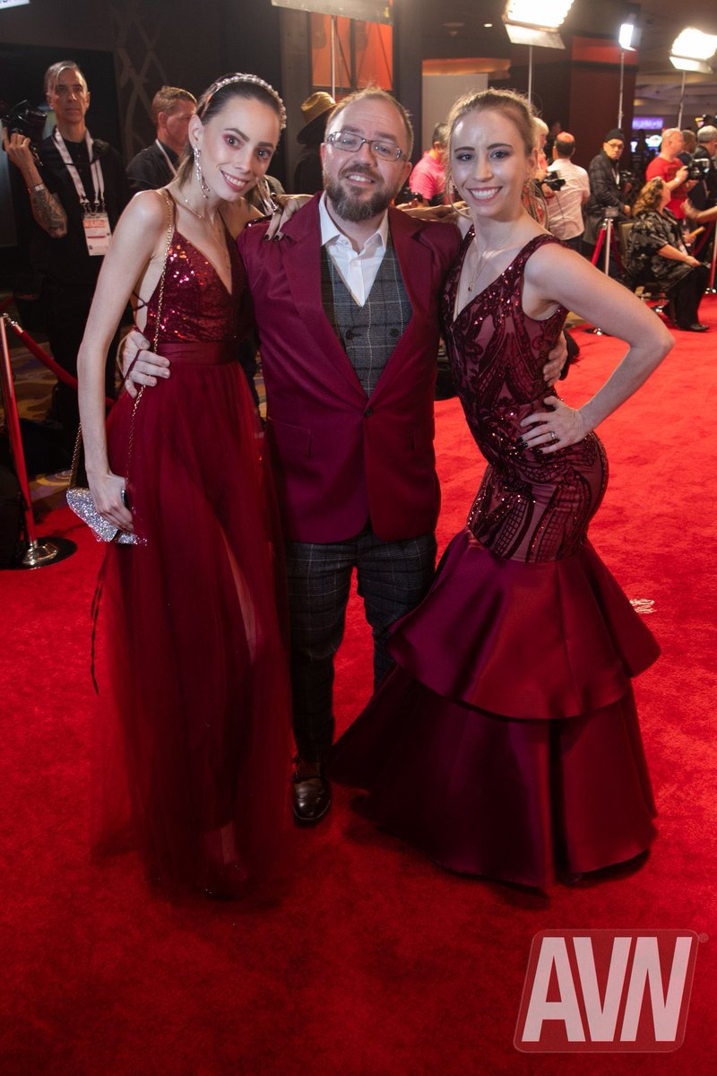 OliverStar03's tweet image. Been checking @industrybyrick page all day looking for my NEW @avnawards Red Carpet photos. #ForceOfHabit #MissYouBuddy