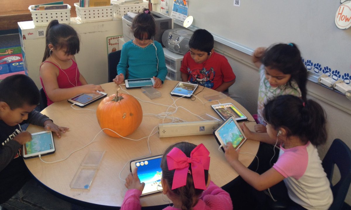 annkozma723's tweet photo. A6 #EdTechPBChat @EdTechPBC
Ss collaboration: the chance to learn about teamwork, effective communication, compromise & empathy. Provide opportunities to play TOGETHER = a good idea as to learn more about our Ss & use that to help make connections to content! We worked TOGETHER! https://t.co/wHo8GjKHGs