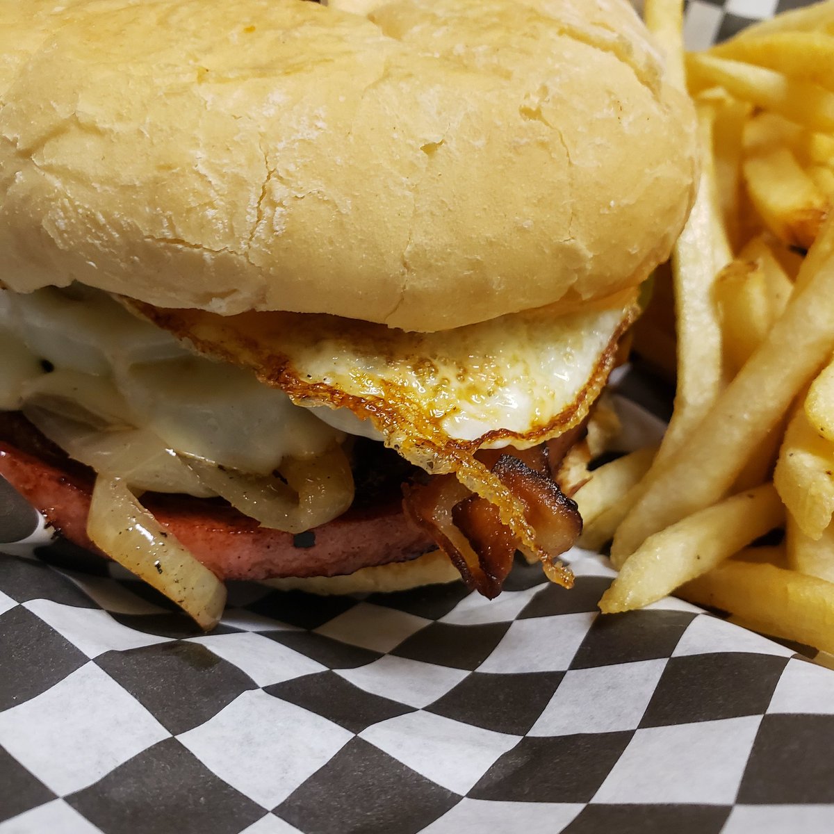 TransitMusicLng's tweet photo. Tuesday at the Transit
Taco specials all day

Weekly Sammy special 
The Hangover $9.95
Fried Bologna, bacon, sautéed onions and jalapeños,  heater sauce, provolone, and a fried egg served on a Kaiser.

 all our other specials are available esp Spicy Mojito Lime Wings https://t.co/7bpsOvxcec