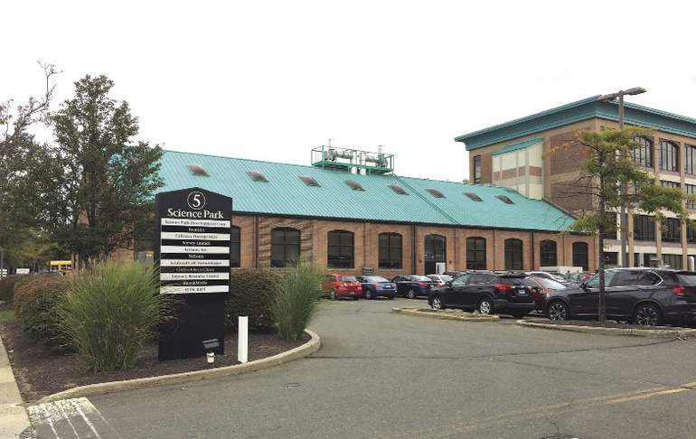 CT_Innovate's tweet photo. New Haven biotech, Arvinas, is expanding its footprint at Yale’s Science Park by 10,000 square feet to make room for a wave of new hires. Arvinas is developing treatments for prostate and breast cancer. Story via #NewHavenBiz #BioCT https://t.co/lzDItVl44E https://t.co/amrNW60bo7