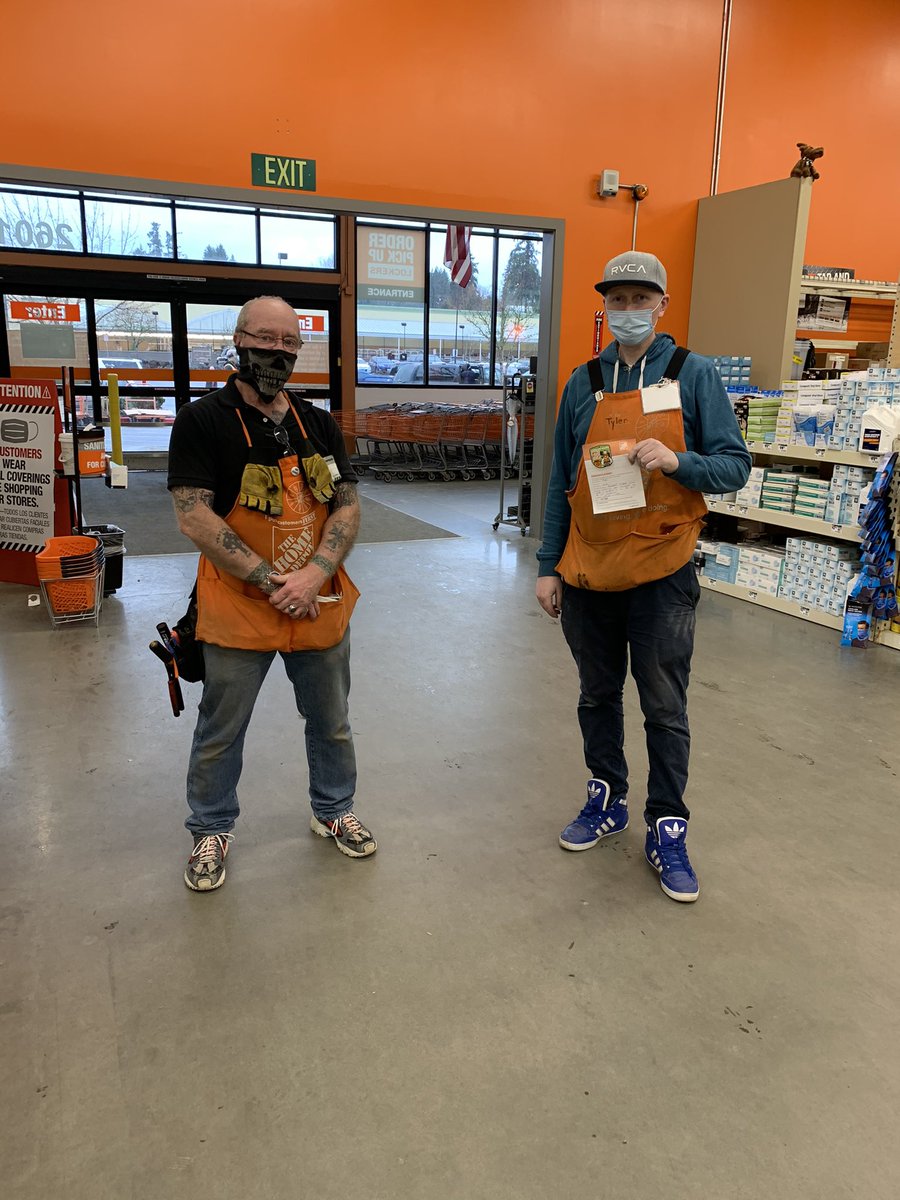 Took time to recognize D27 associate Tyler for all his efforts in making our lighting overheads more organized and most importantly, more SAFE! #snohomishsalestrain #Safetyispersonal