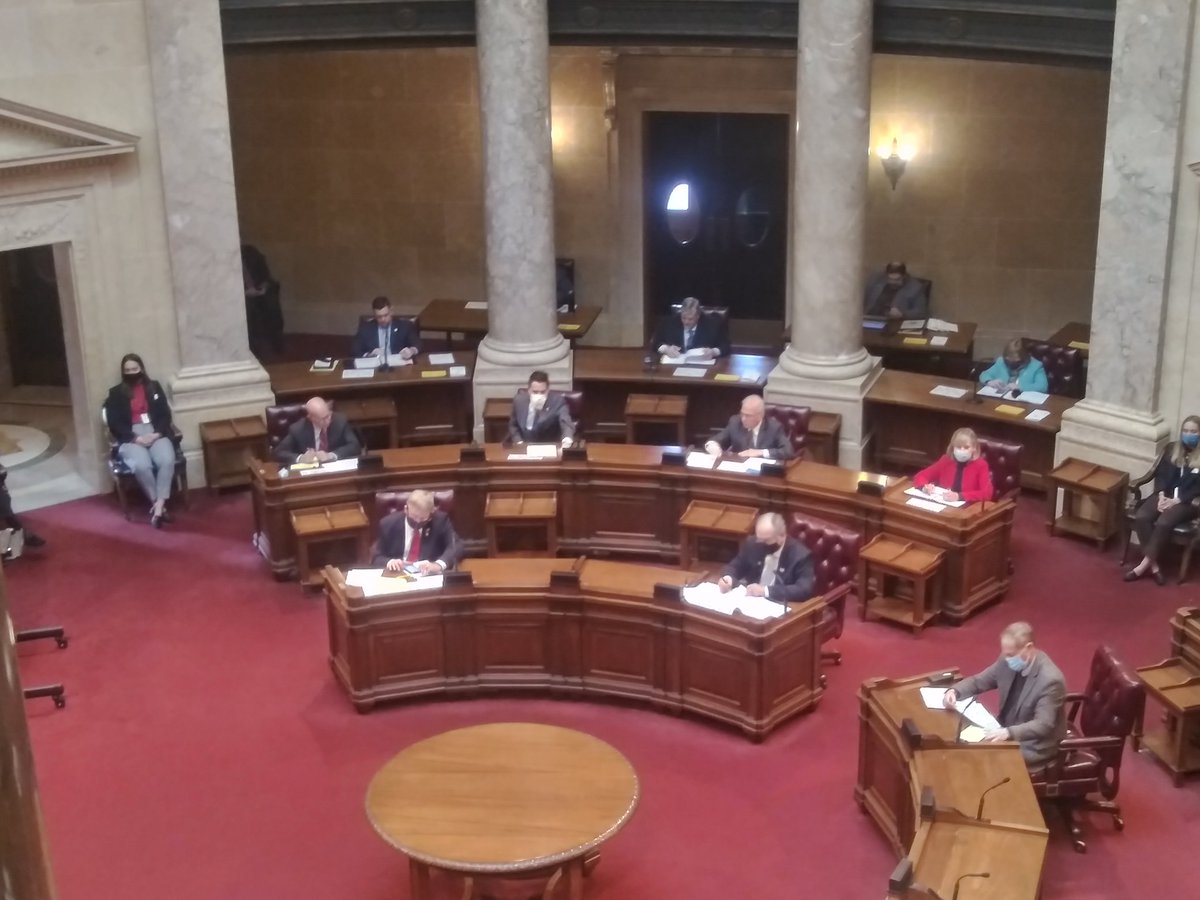 Senate in session. Several senators unmasked as they prepare for a vote striking down the statewide mask order.Those I see without masks include Bradley, Feyen, Felzkowski, Jacque, Kapenga, LeMahieu, Marklein, Nass, Stafsholt, Stroebel, Testin...so at least 1/3 of the Senate