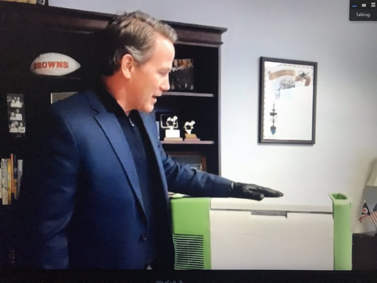 Now  @LtGovHusted is giving us a new pose: next to a Sterling Ultra-Cold Freezer, made in Athens, Ohio. Currently at -98.5° Fahrenheit which is safe storage temperature for  @moderna_tx and  @pfizer/ @BioNTech_Group COVID vaccines.