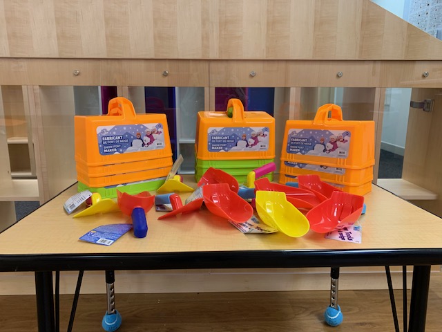 OCYI_Ottawa's tweet photo. Look at the fun outdoor winter equipment @CentretownCHC is preparing to distribute to #Ottawa families wanting to stay safe and active during #COVID19! #OCYI, in partnership with @OCH_Foundation, thanks @UnitedWayEO funding for making these #winterkits possible. #enjoywinterkits https://t.co/3hyak2QDDM