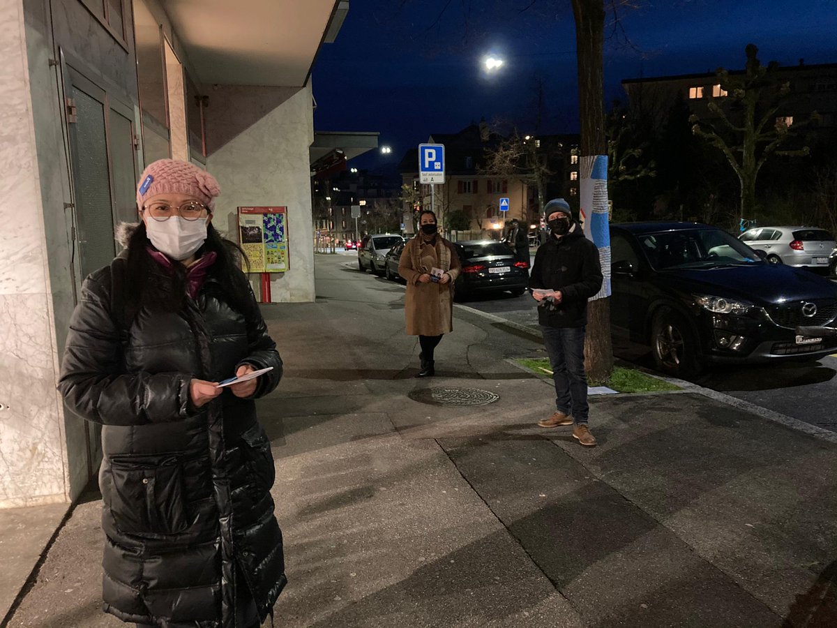 PLRLausanne's tweet photo. Ce soir c'était distribution de flyers à l'avenue de la Harpe. Pour rappeler que le 7 mars il faut changer et voter la liste 2️⃣ à la Municipalité et la liste 7️⃣ au #CCLausanne #5deux #OnChangeEn21 cc @MaillardMathil1 @RebeccaWanwen @MariaDa21259485 https://t.co/mvbIYMVpJ7