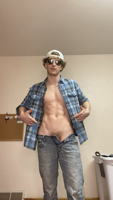 RT if you like guys that wear Flannels 😉 https://t.co/bjilvYdfvr