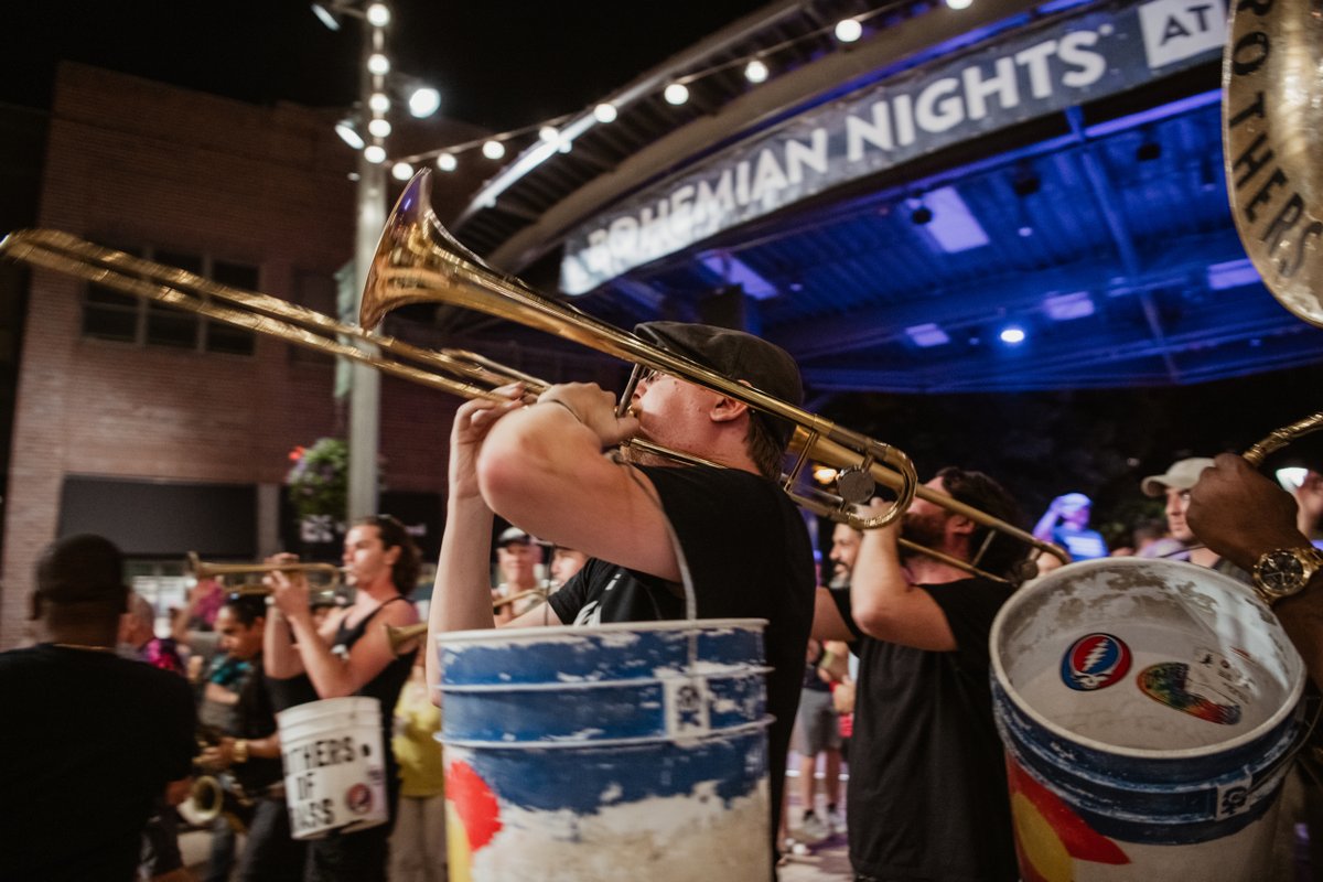 BohemianNights's tweet photo. Let’s face it, trombone players know where the party’s at – on the stage in the horn section! 🎶✨#trombonetuesday #focomusic
📸: @myPHOCO, @goragoraork, @TwelveCents, Brothers of Brass. https://t.co/Igc0vCeHhh