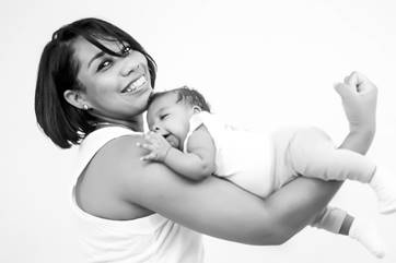HealthierJC's tweet photo. Black women are 2-3 times more likely to experience pregnancy-related & infant deaths than white women. #MaternalHealthAwarenessWeek reinforces the message - "Stop, Look, & Listen" for providers & patients to save mothers’ & infants’ lives. #HealthierJC #NurtureNJ @JerseyCity https://t.co/5w6QXHNtf0