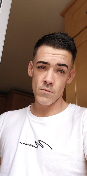 1 pic. Instagram post vs Twitter post https://t.co/ns5zc91eVO