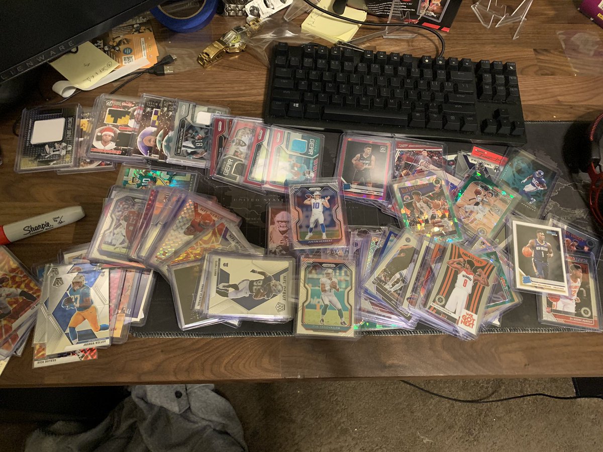 GloudPK's tweet photo. Stack sale incoming 😎 @linkmycard @Hobby_Connect @HobbyConnector https://t.co/RnCtYOR0eb