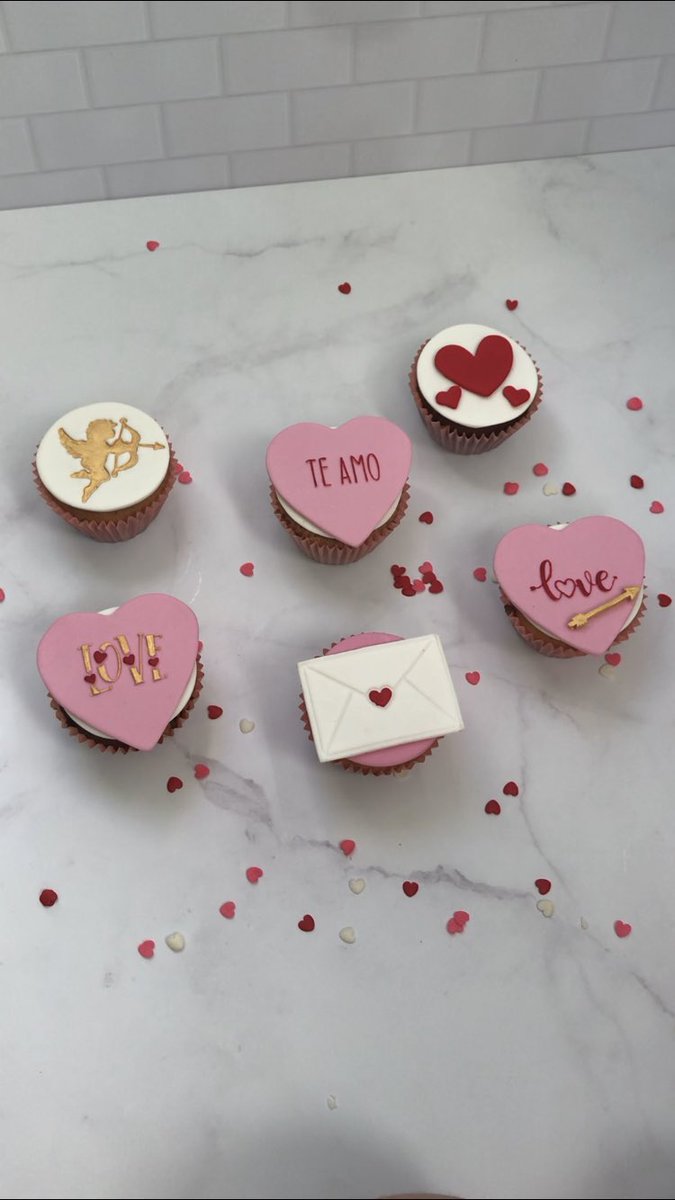 harryismylifx's tweet photo. gentee soy de Rosario y estoy haciendo cookies y muffins para san valentin, me ayudan a difundir?? 👉🏻👈🏻 estoy a nada de mudarme !! y necesito heladera, cama, mesa y esas cosas de adultos jskfksd

les dejo mi ig🥺💖 https://t.co/IzazW4dz9A https://t.co/qZtb9D2ok6