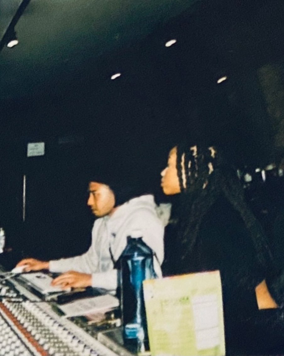 #Chloe in the studio with <a href="/6LACK/">black</a>, from her new Instagram post ⚡️🎼