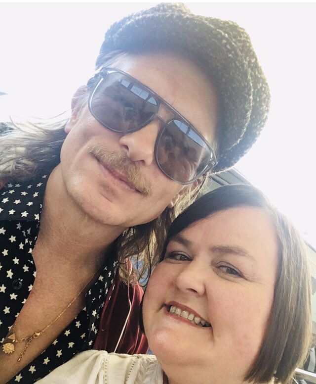 WelshLindaCook's tweet photo. HAPPY BIRTHDAY @OfficialMarkO - have the best day ever!! Thank you for always making me smile Mark!! Love you lots!! ♥️🥳🎉🎈🎂 xxxxx

#youaremyfavourite
#imissyou 
#missingthehugs https://t.co/gy5HXfu9hK