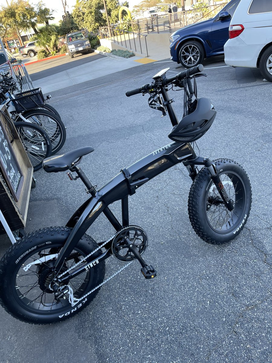 ChaseDaniel's tweet photo. Thanks for the bike big bro @AdrianPeterson....finally got this thing together our here on the West coast!! @AventonBikes https://t.co/ISPQD9GLNM
