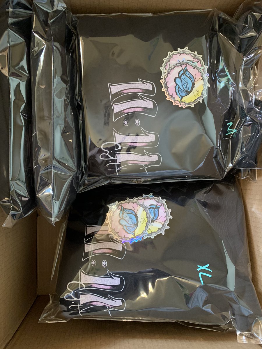 _elsol's tweet photo. Feeling like a crisp little bean head who is about to release their second clothing drop . ✨🦋🤌🏽 https://t.co/t7U9tAjjQP