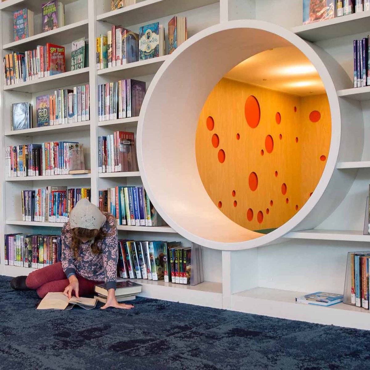 SMCLibraries's tweet photo. ๐ง It's raining buckets outside! Do you have a favorite book to curl up with and read on a rainy day?
You can explore our catalog at https://t.co/9iYYO0k7ns to find a book or eBook to read during this rainy week! #SMCLibraries https://t.co/NdjdNRLnhr