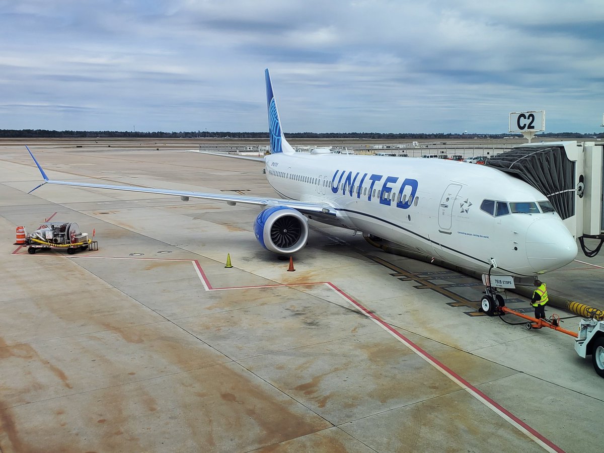 Clr2Psh808's tweet photo. Hanging out with our MAX 9s today for a little refresher.  Love that new plane smell! Can't wait to see them grace the friendly skies again 👍🏻✈ @weareunited #beingunited #unitedtogether #standardslead #737max #Boeing @EdwardLightle @mhtx62 @MarlaMarti https://t.co/LzUfyXKcol