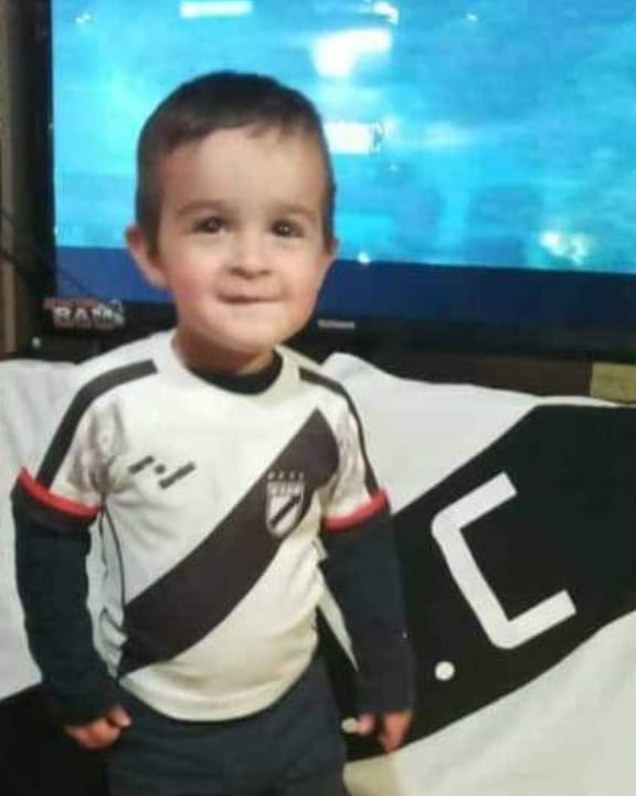 SebasGiovanelli's tweet photo. El es #Bauti, propongo que hagamos RT hasta que su nombre sea tendencia y entre todos podamos ayudarlo. Necesita donantes de plaquetas de manera URGENTE. ¿Me ayudan? ❤ https://t.co/XdsEJCXZmc