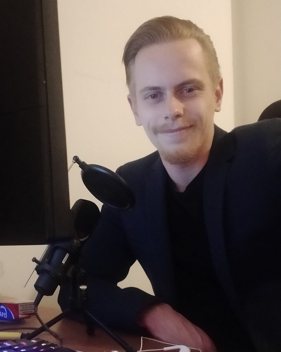 Today I casted my first match for <a href="/HyveCentral/">Hyve Central</a> , and it was amazing. The level of gameplay of these guys, it's insane. 

Monday will be the next match. I will post the details later