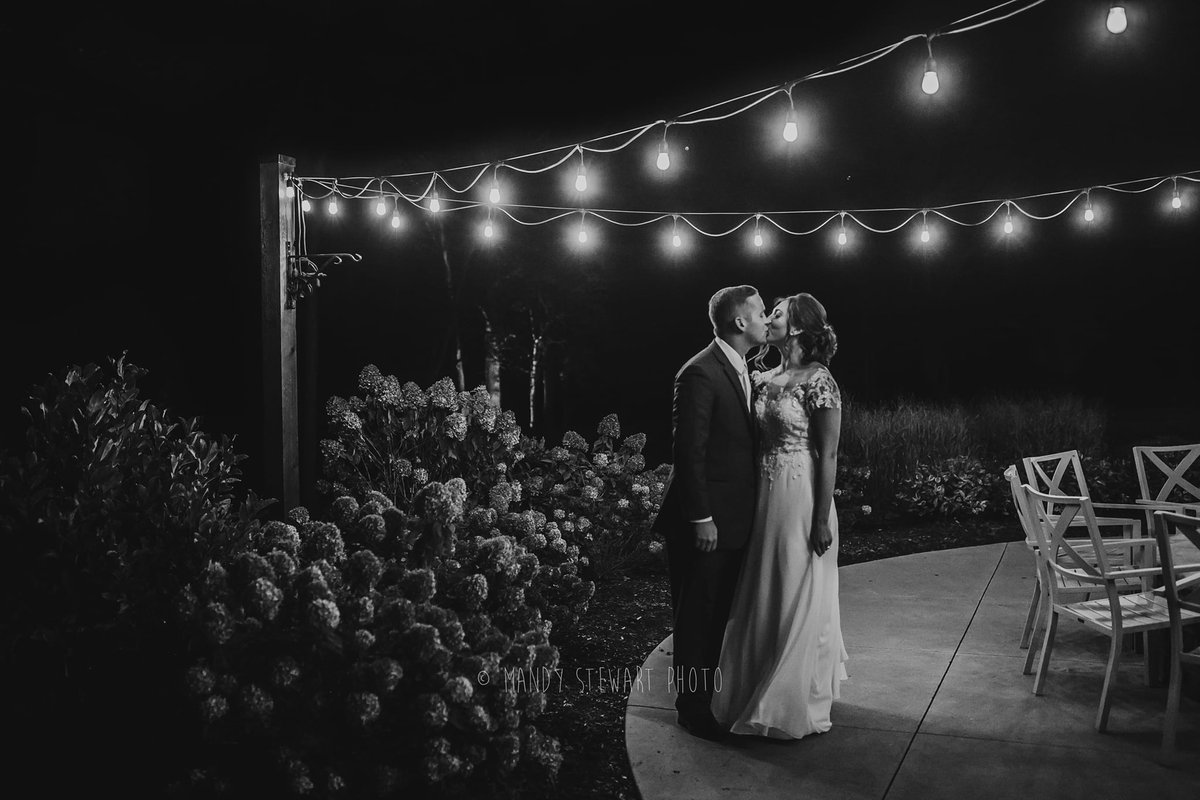 sycamoremallow's tweet image. Goodnight. ✨

📷: Mandy Stewart Photography - Indianapolis Photographer 

#TheSycamoreAtMallowRun #VineyardWedding #IndianaWedding #Weddings #Wedding #Indy #IndyWedding #Bargersville